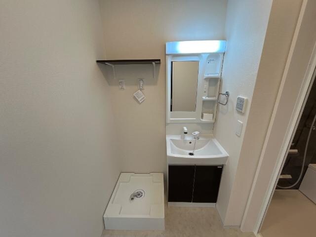 物件内観写真12　(洗髪洗面化粧台（イメージ）)