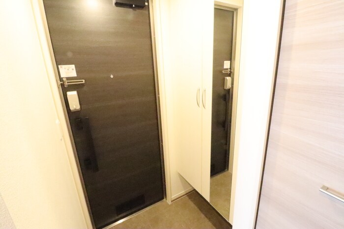 物件内観写真11　(玄関)