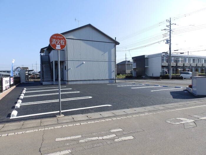 物件外観写真2　(駐車場)