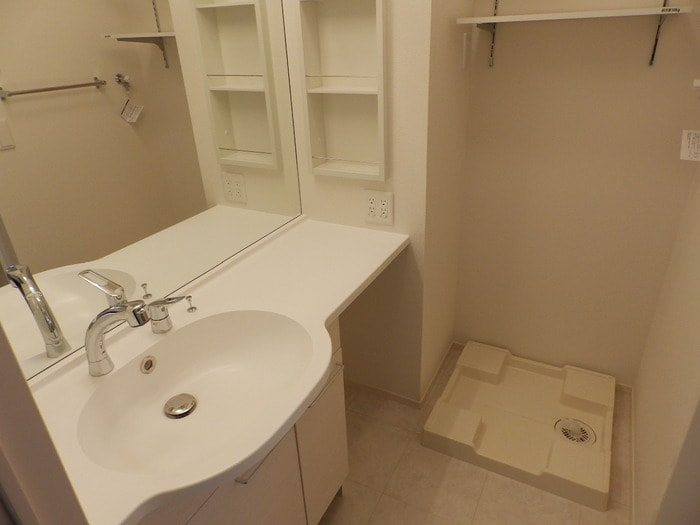 物件内観写真8　(大型鏡です)