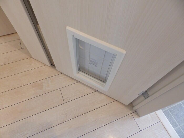 物件内観写真14　(ペット用 出入口)