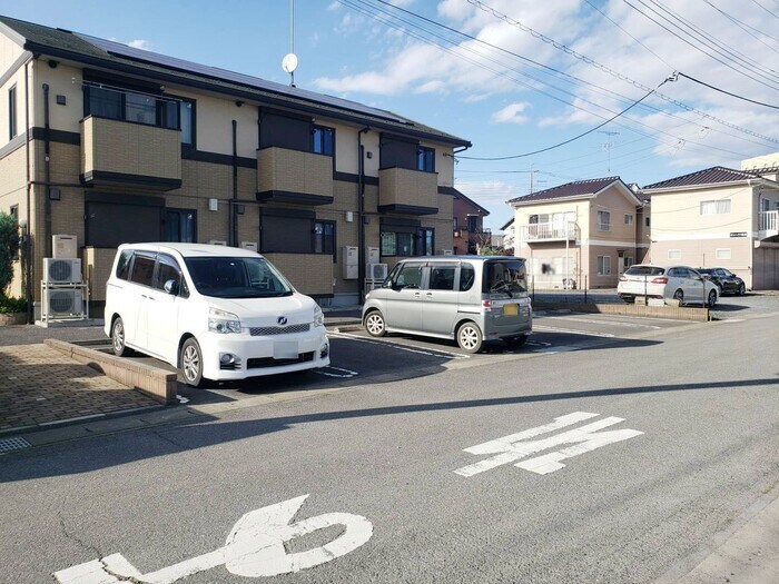 物件外観写真2　(駐車場)