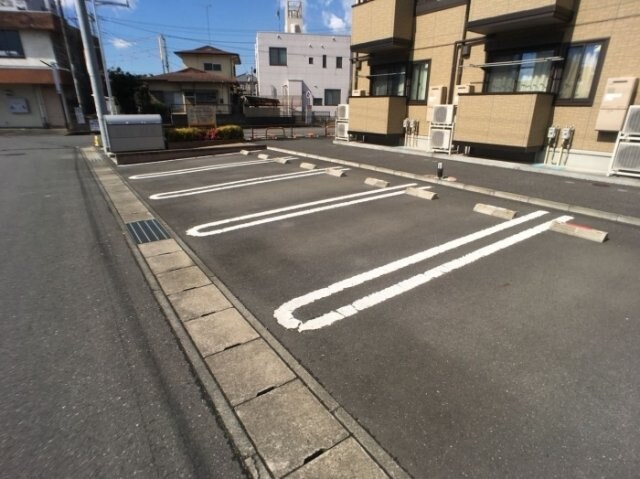 物件外観写真3　(駐車場)