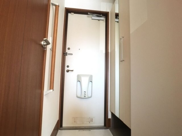 物件内観写真13　(玄関)