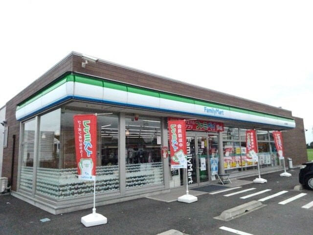 物件外観写真8　(ファミリーマート小山稲葉郷店まで500m)