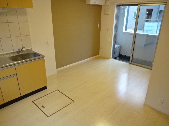 物件内観写真10　(リビング)