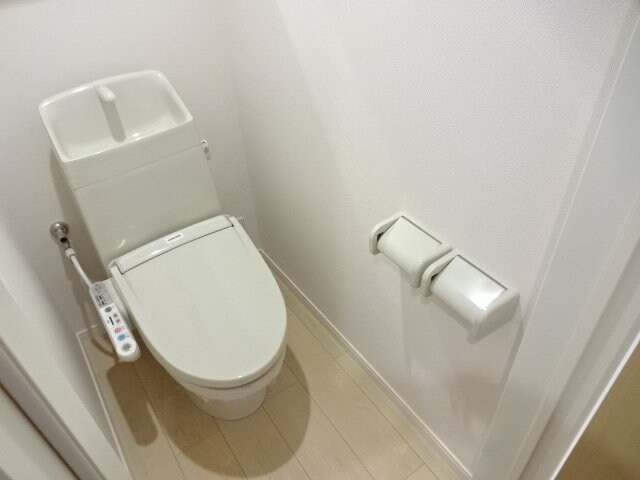 物件内観写真16　(シャワー付トイレ)