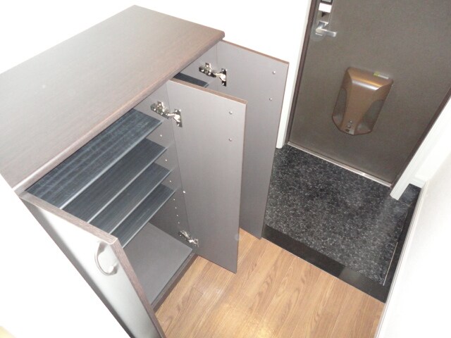 物件内観写真4　(下駄箱)