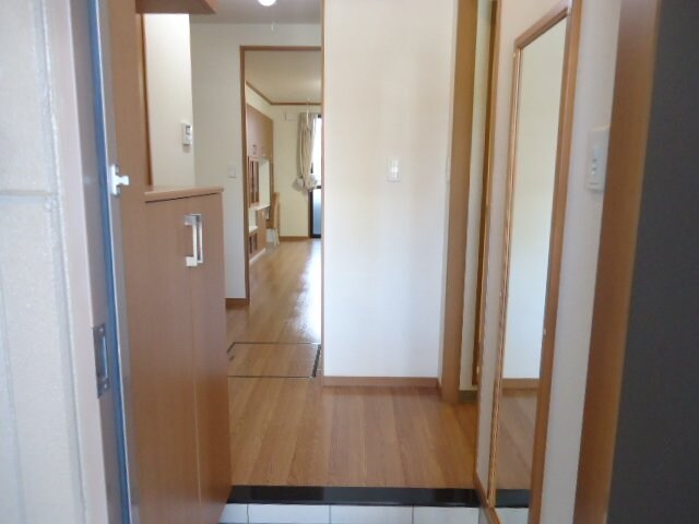 物件内観写真18　(玄関)