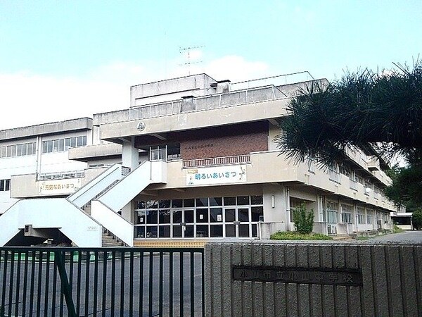 周辺環境(小山市立小山中学校まで700m)