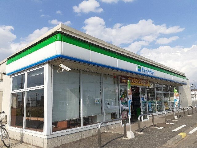物件外観写真5　(ファミリーマート筑西布川店まで220m)