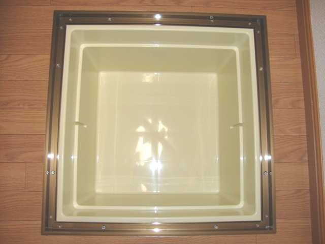 物件内観写真13　(床下収納)