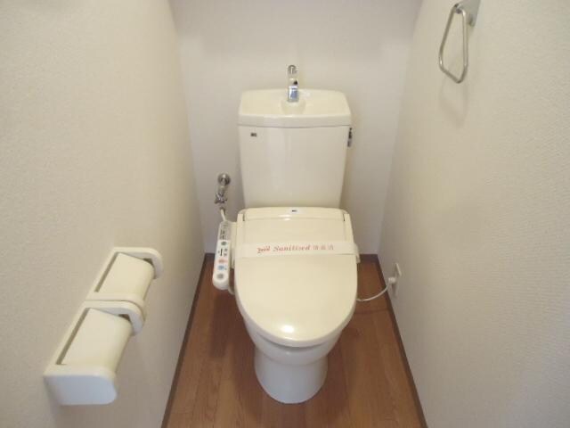 物件内観写真16　(シャワー付トイレ)