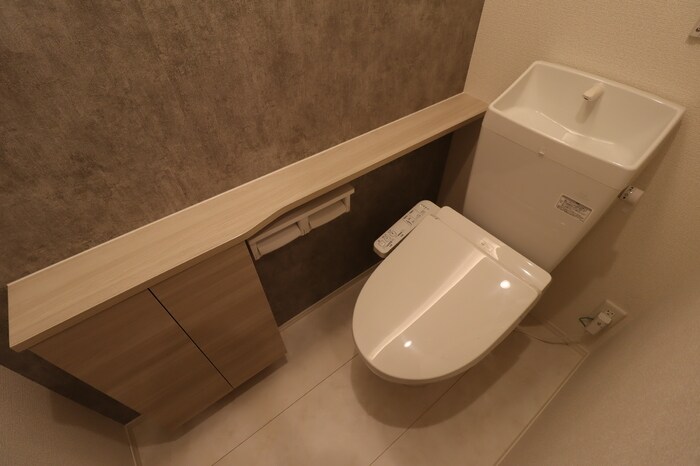 物件内観写真8　(温水便座付き)