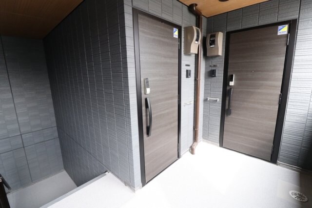 物件内観写真14　(玄関ドア付近)