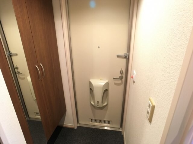 物件内観写真10　(玄関)