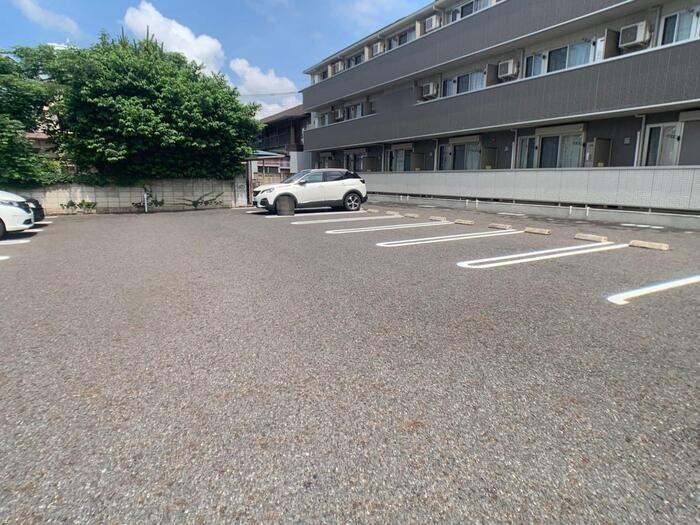 物件外観写真2　(駐車場)