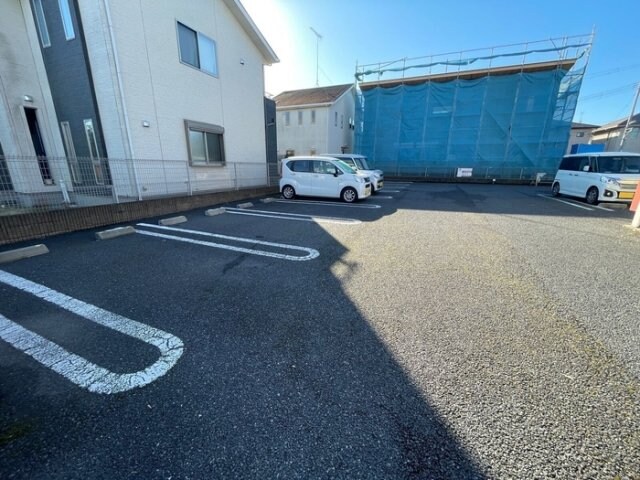 物件外観写真2　(駐車場)