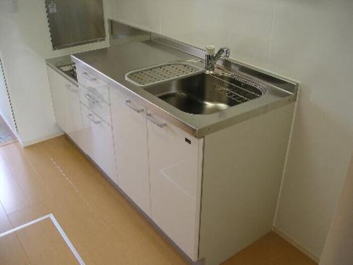 物件内観写真4　(充分な広さのキッチンです。)