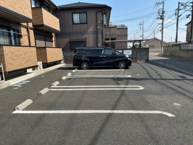 物件外観写真2　(駐車場)