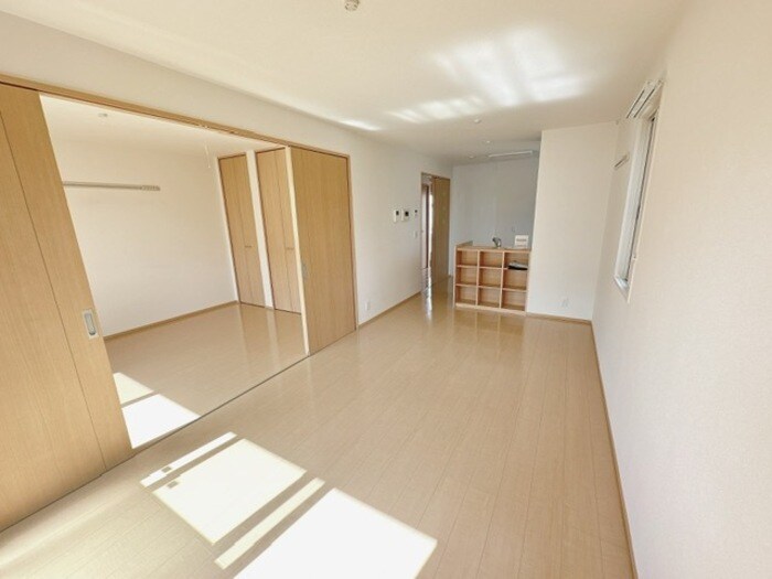 物件内観写真3　(リビング)