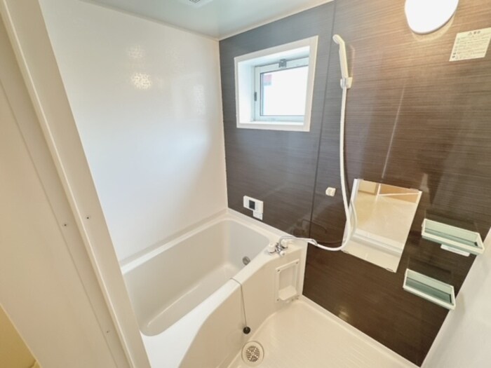 物件内観写真5　(追い炊き機能付きユニットバス)