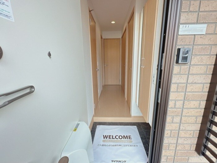 物件内観写真10　(玄関)