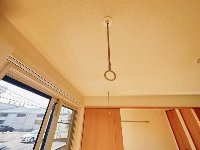 物件内観写真13　(室内物干し金具)