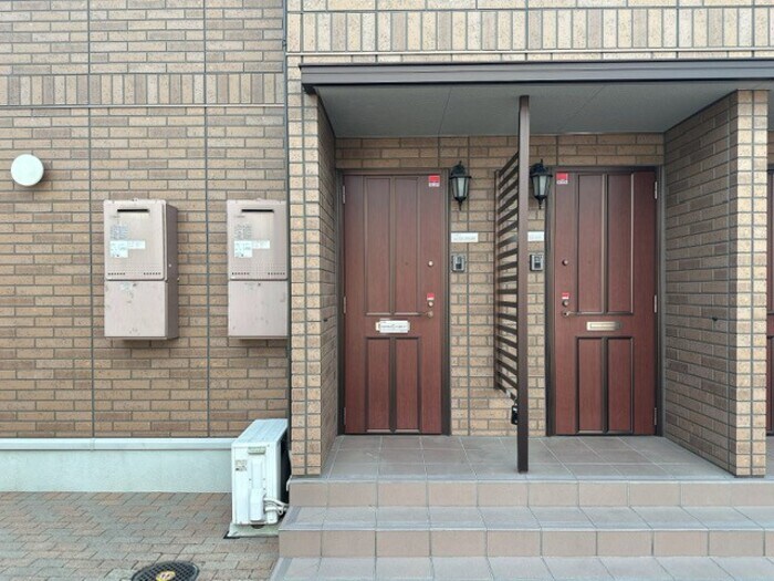 物件内観写真16　(玄関前)