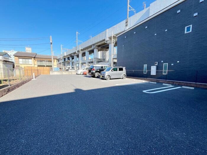 物件外観写真2　(駐車場)