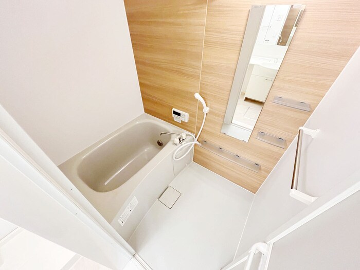 物件内観写真6　(追い焚き機能付きのお風呂)