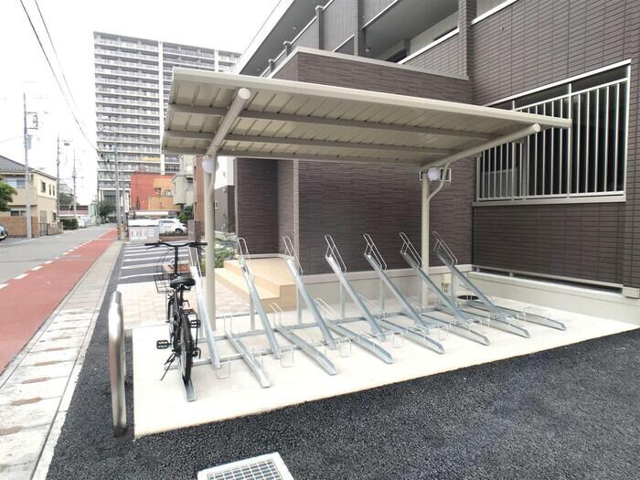 物件内観写真3　(駐輪場)