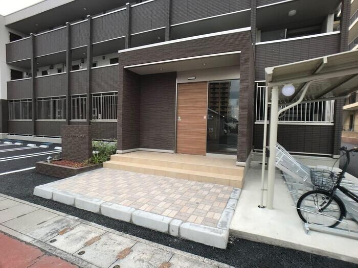 物件内観写真4　(オートロック入り口)