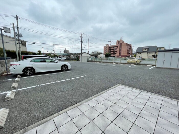 物件外観写真2　(駐車場)