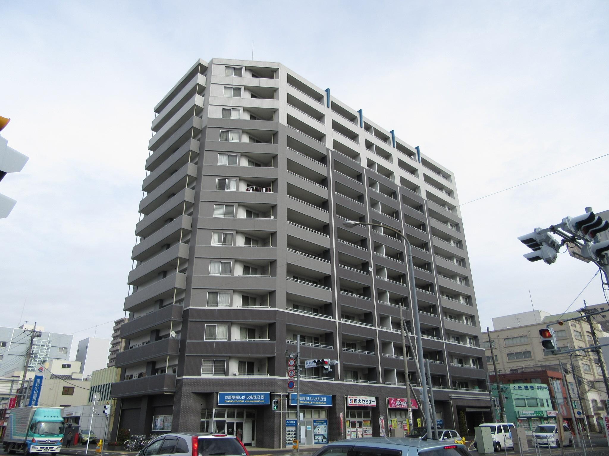サンデュエル小山駅東通りの物件外観写真