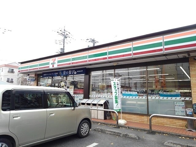 物件外観写真3　(セブンイレブン結城駅前店まで240m)