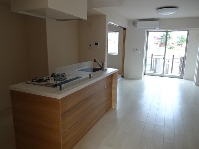 物件内観写真10　(広々とした空間)