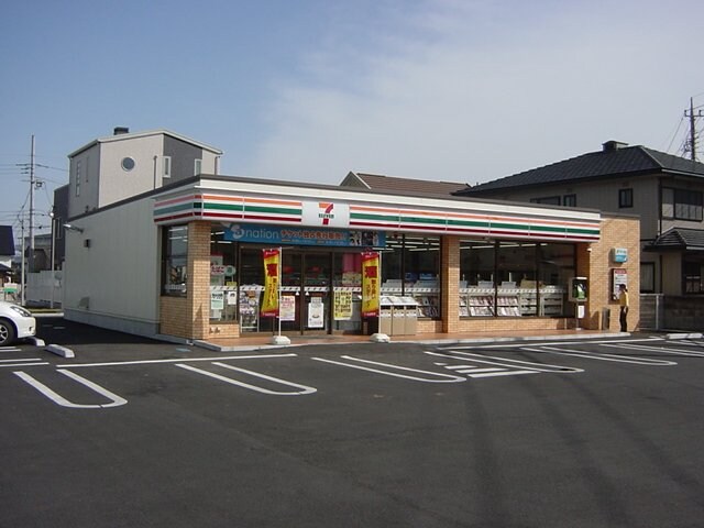 物件外観写真3　(セブンイレブン結城栄町店まで498ｍ)