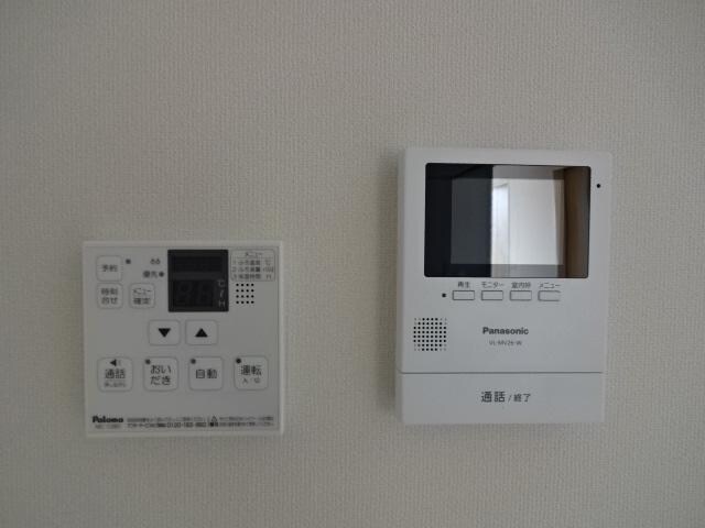 物件内観写真22　(カメラ付きインターホン、追炊きスイッチ)