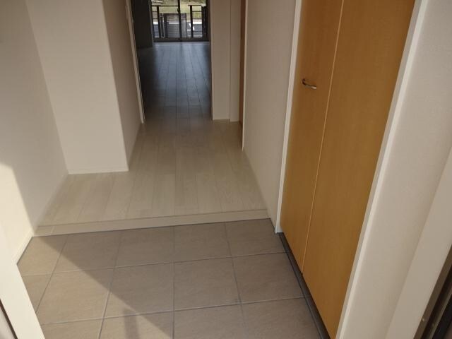 物件内観写真27　(玄関)