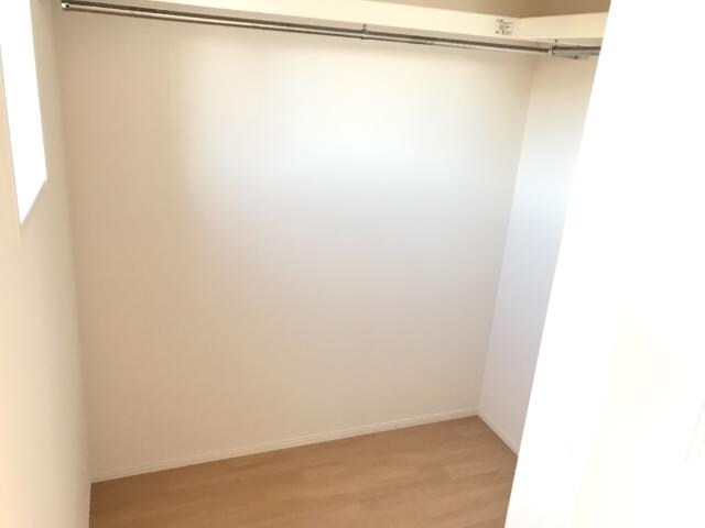 物件内観写真12　(ウォークインクローゼット)