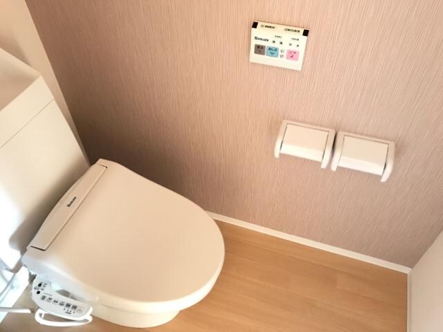 物件内観写真14　(シャワー付トイレ)