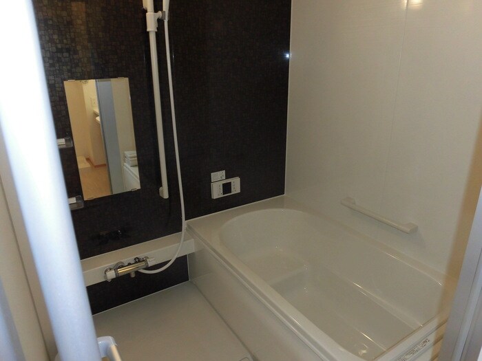 物件内観写真18　(追い焚き機能付き ゆったり一坪風呂)