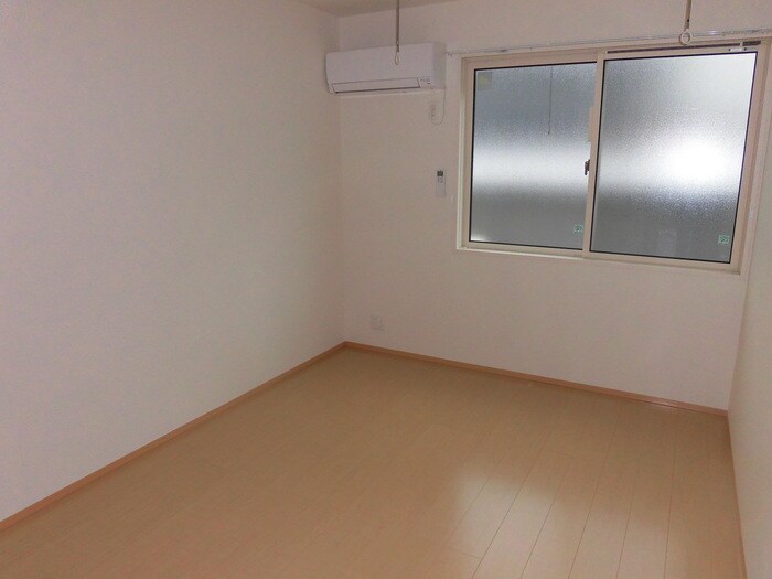 物件内観写真19　(洋室6帖 エアコン付き)