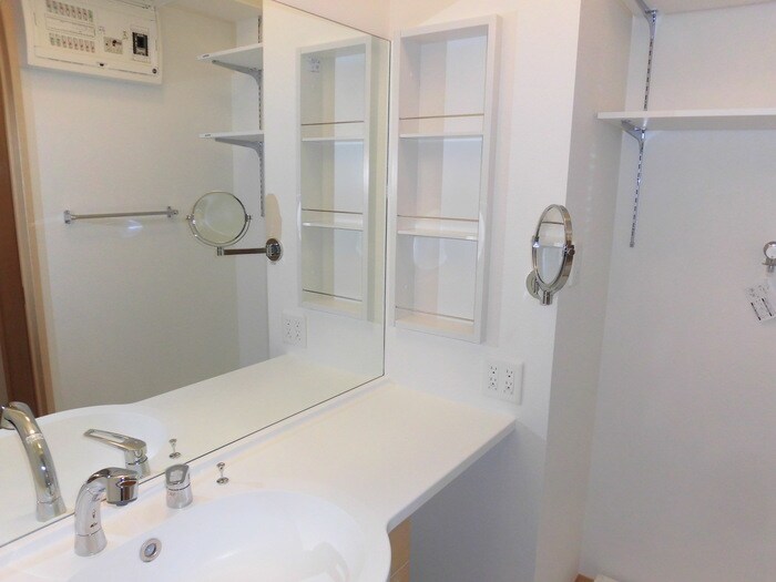 物件内観写真20　(ｻﾆﾀﾘｰﾙｰﾑ 大型鏡+拡大鏡付き)