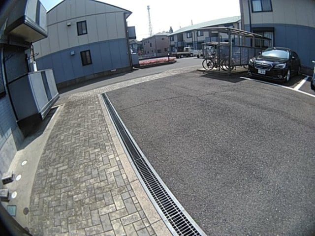 物件外観写真2　(駐車場)