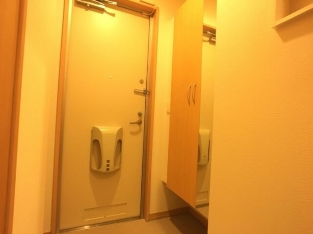 物件内観写真11　(玄関)