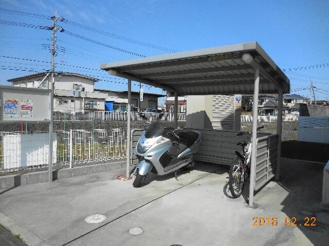 物件内観写真5　(駐輪場)