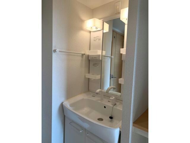 物件内観写真9　(同タイプ別室（101）)