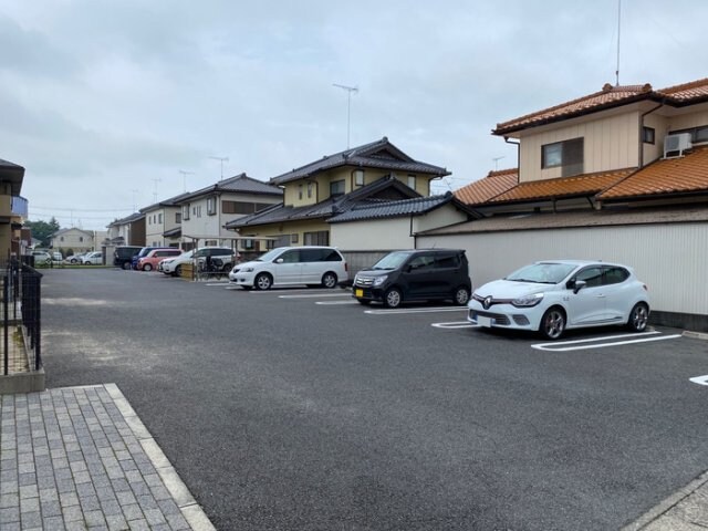 物件外観写真2　(駐車場)